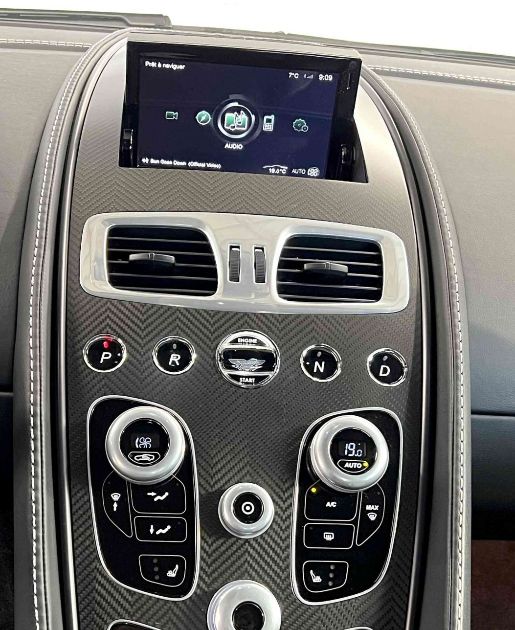 Écran Aston Martin DB11 non compatible CarPlay