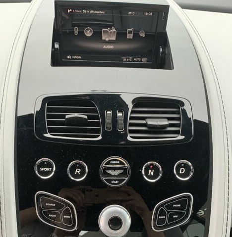 Écran Aston Martin DBS non compatible CarPlay
