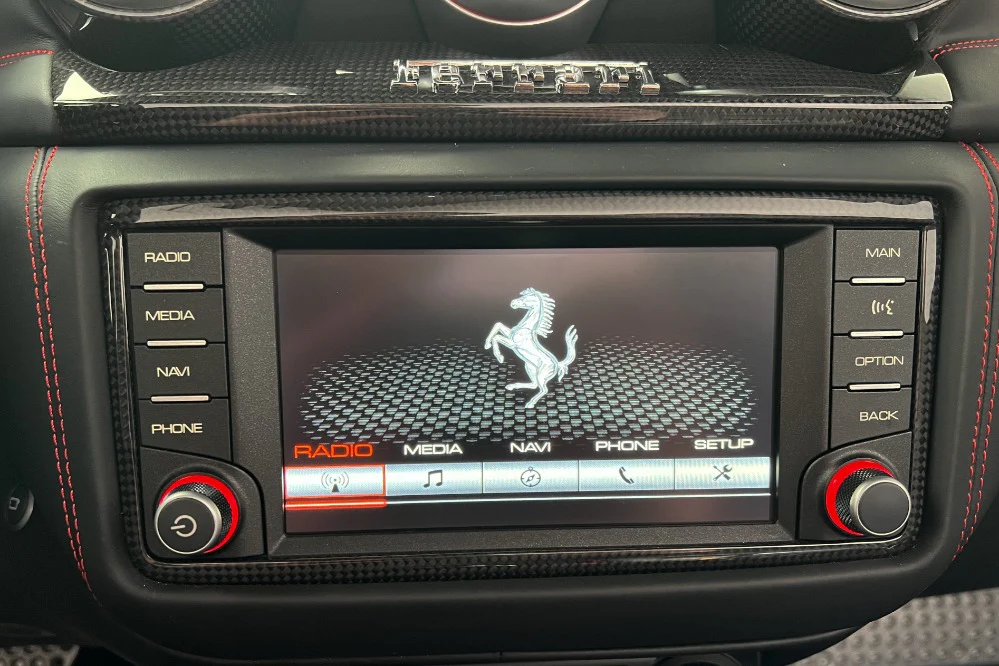 Écran d'origine Ferrari California T compatible CarPlay
