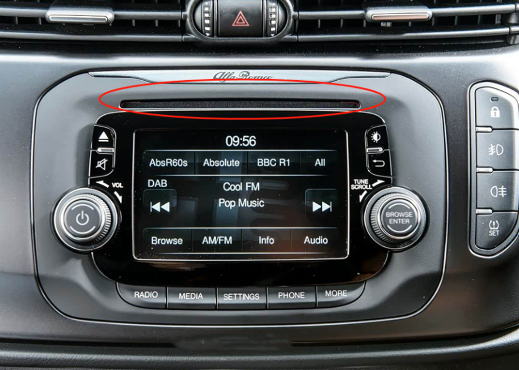 Écran Alfa Romeo Giulietta avec CD NON compatible CarPlay