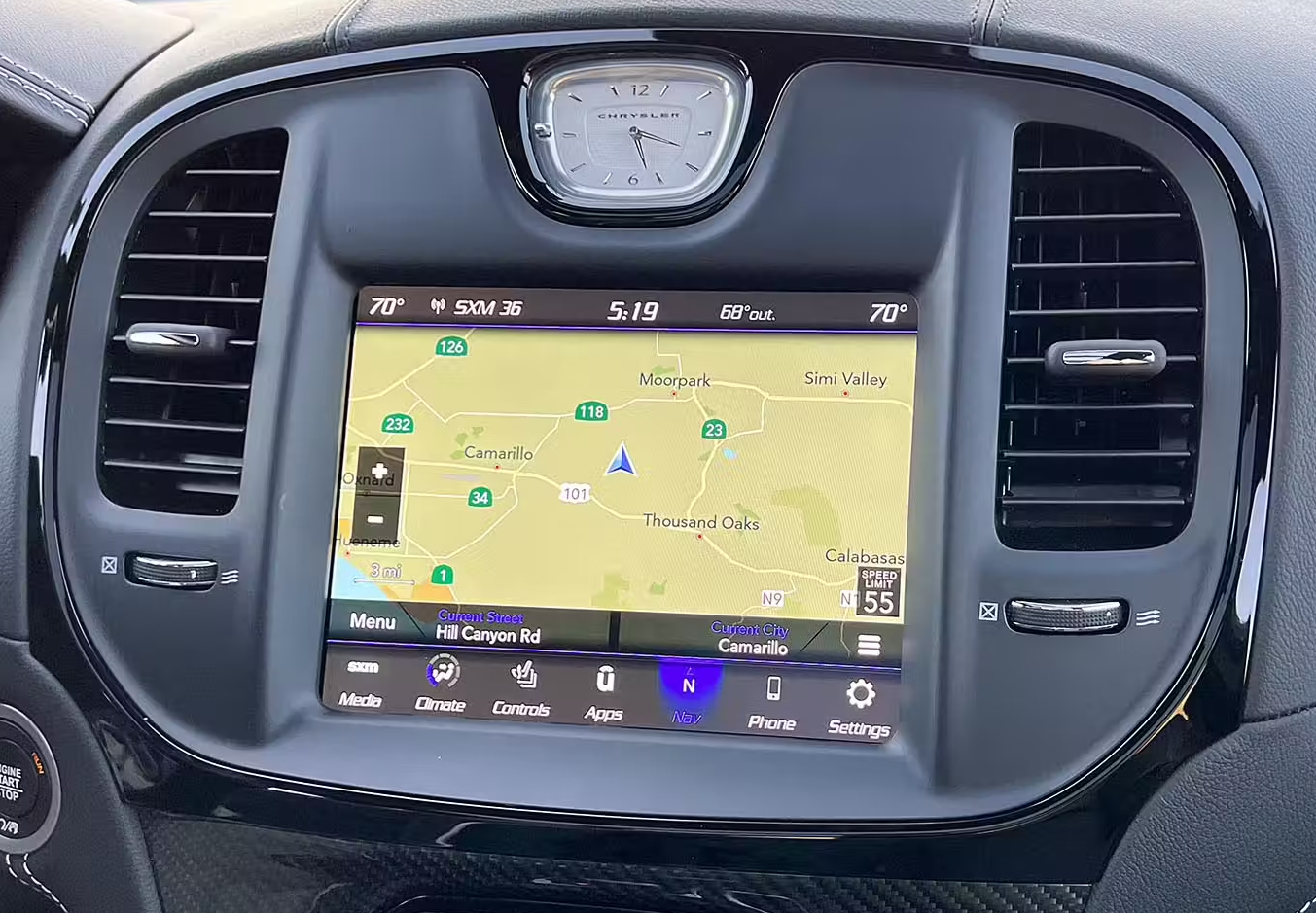 Écran Chrysler 300 Uconnect 8.4 compatible CarPlay 2011-2016 vue 2