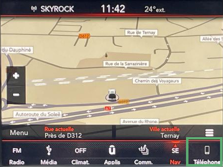 Écran Dodge avec icône téléphone vue de face version 1