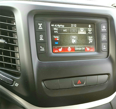 Écran Jeep Cherokee Uconnect 5 non compatible CarPlay