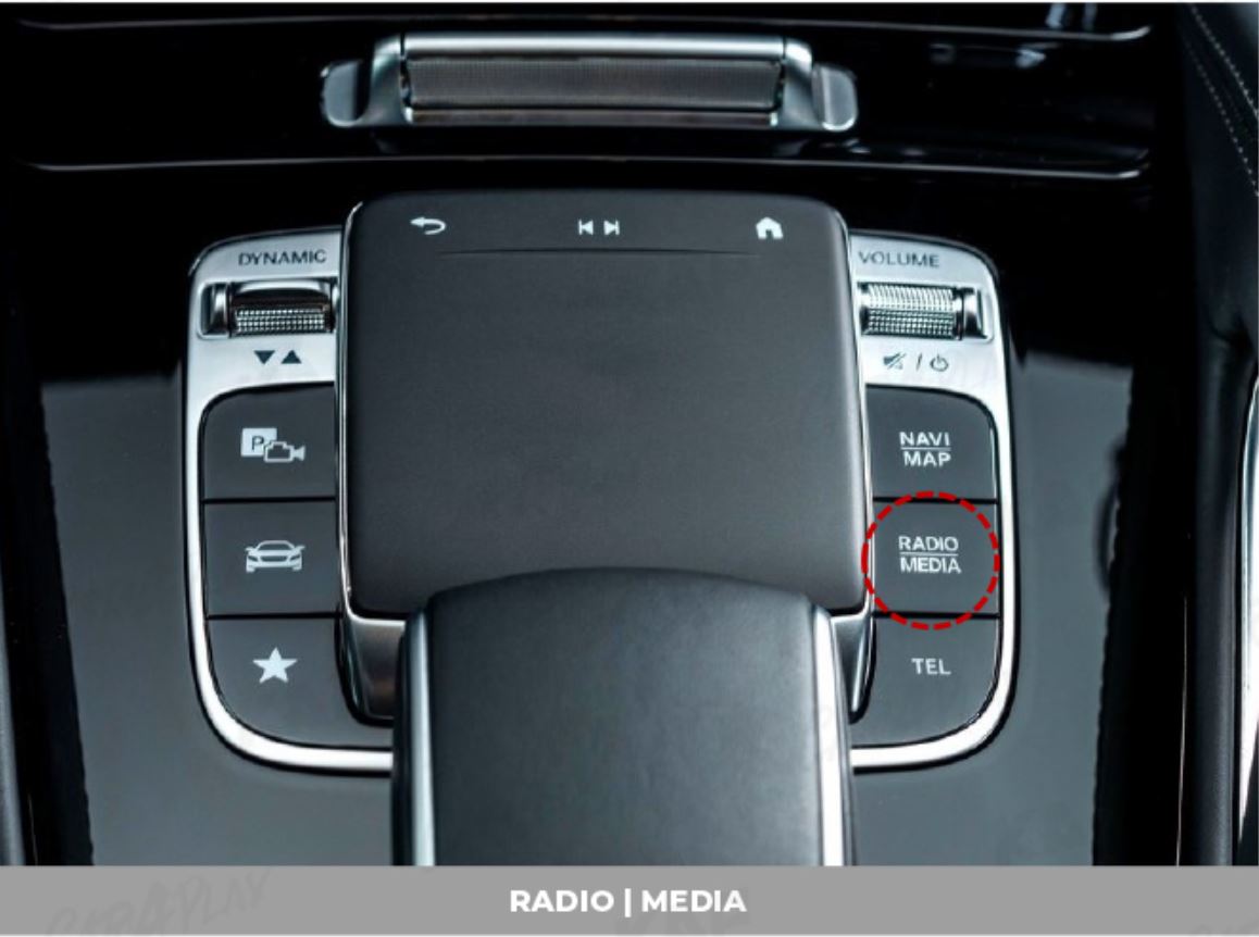 Activation CarPlay Mercedes Classe A B CLA GLA GLB bouton MEDIA RADIO