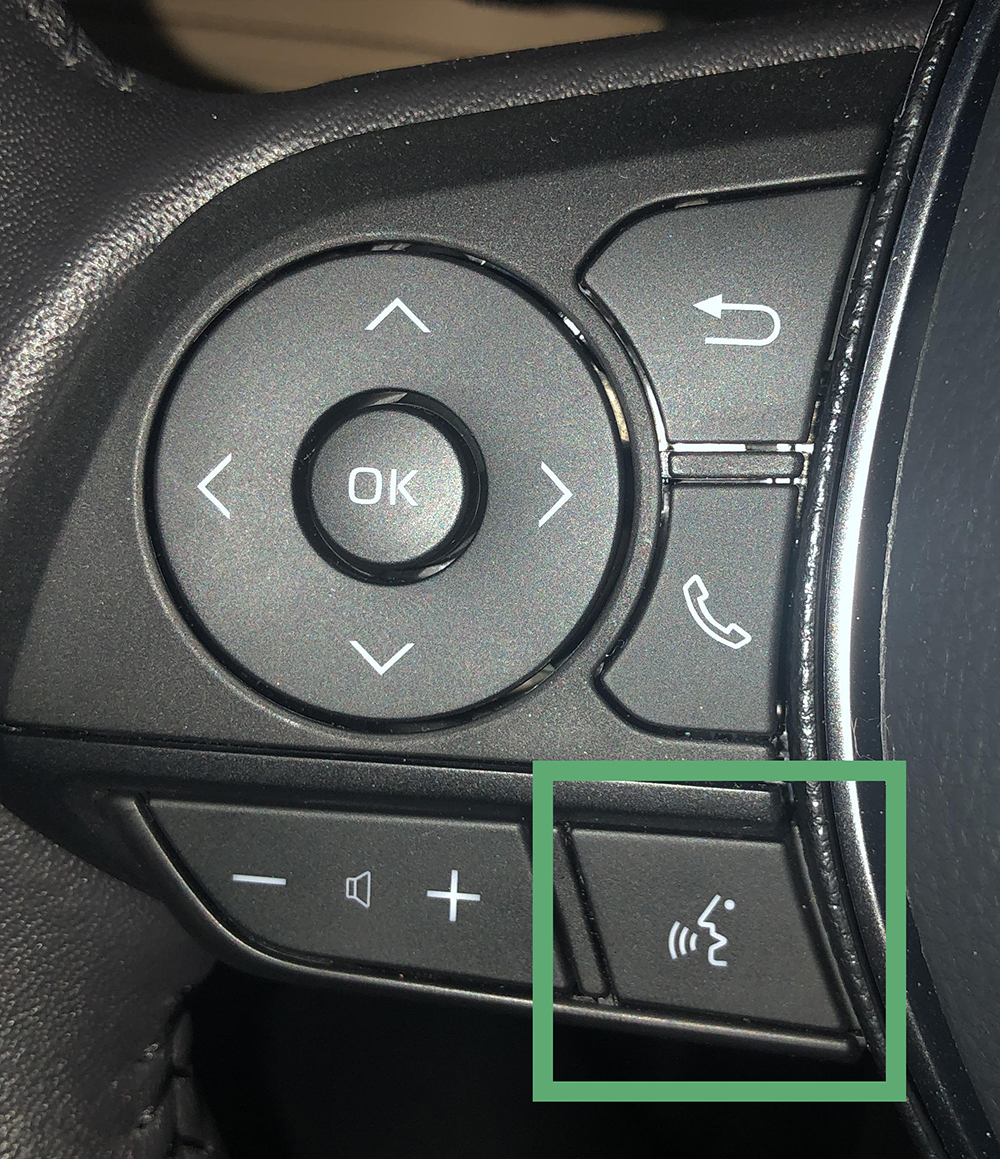 Activation CarPlay Toyota Verso bouton commandes vocales volant