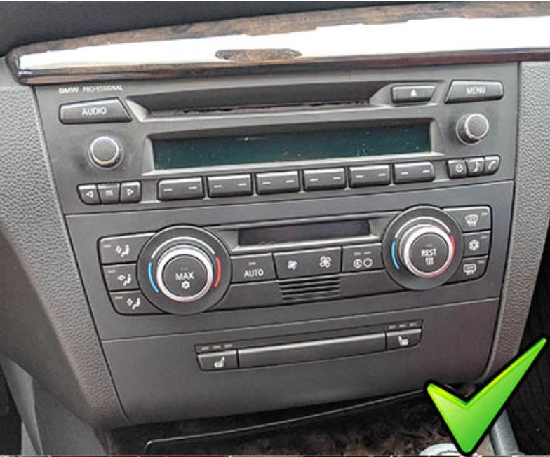 Autoradio tactile GPS DVD et Bluetooth BMW Série 1 HightechPrivee