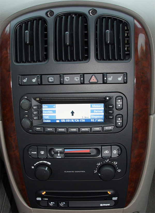 chrysler voyager 2005 radio