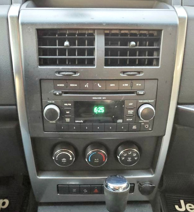 Autoradio d'origine Jeep Liberty (Cherokee KJ)