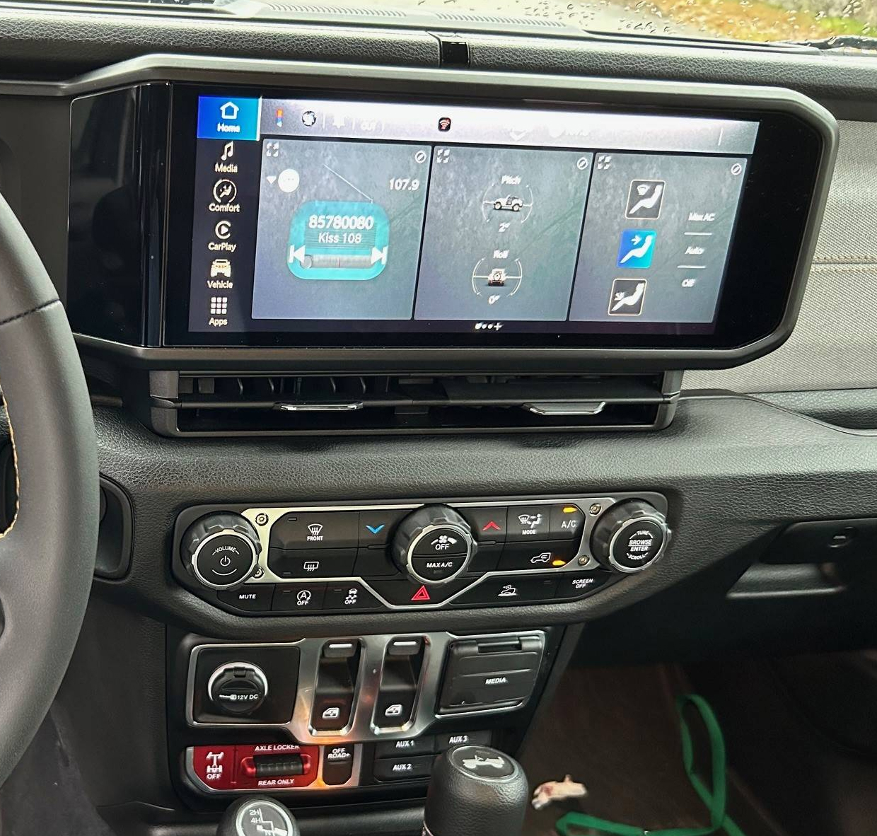 écran d’origine Jeep Wrangler 2018-2024 non compatible