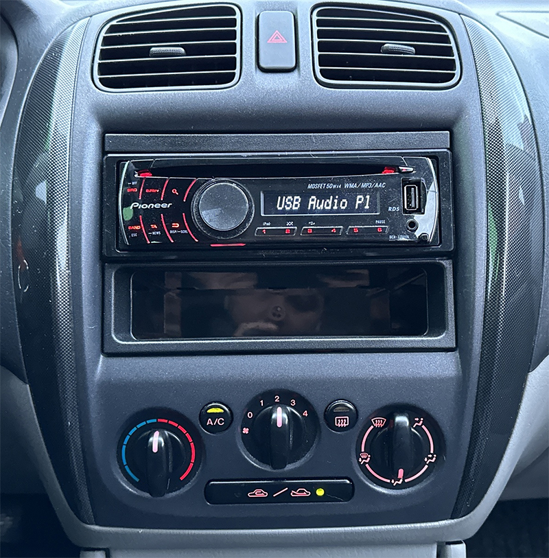 poste d’origine Mazda 323 1999-2003