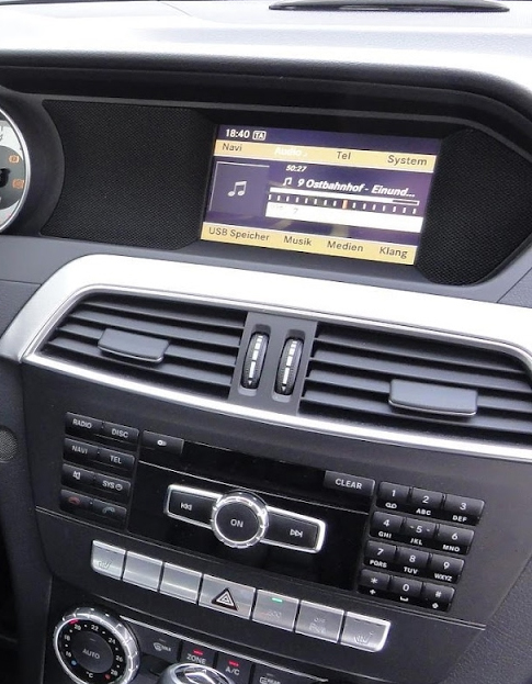 Autoradio COMAND APS NTG4.5 non-MOST origine Mercedes Classe C W204 2011-2014 écran tactile 7 pouces molette COMAND Controller système PARKTRONIC caméra de recul HARMAN/KARDON Logic7 suspension AGILITY CONTROL sièges confort multicontours à remplacer par écran Android 12,3 pouces 32 cm 1920x720 pixels CarPlay sans fil Android Auto sans fil Menu origine Mercedes conservé suspension AGILITY modes Comfort Sport sièges confort réglages pneumatiques