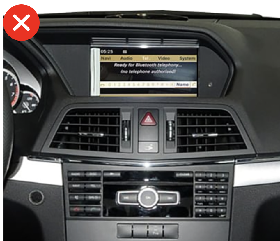 Tableau de bord Mercedes Classe E W207 Coupé 2 portes Cabriolet 2012-2016 console centrale climatisation automatique bizone capote électrique cabriolet bouton ouverture fermeture 20 secondes sièges sport multicontours chauffants ventilés massants suspension sport AGILITY CONTROL molette COMAND Controller NTG4.5 rotation ou touchpad NTG5.0 balayage compatibilité écran Android 12,3 pouces 32 cm 1920x720 pixels navigation menus Android via molette touchpad préservés capote massants suspension