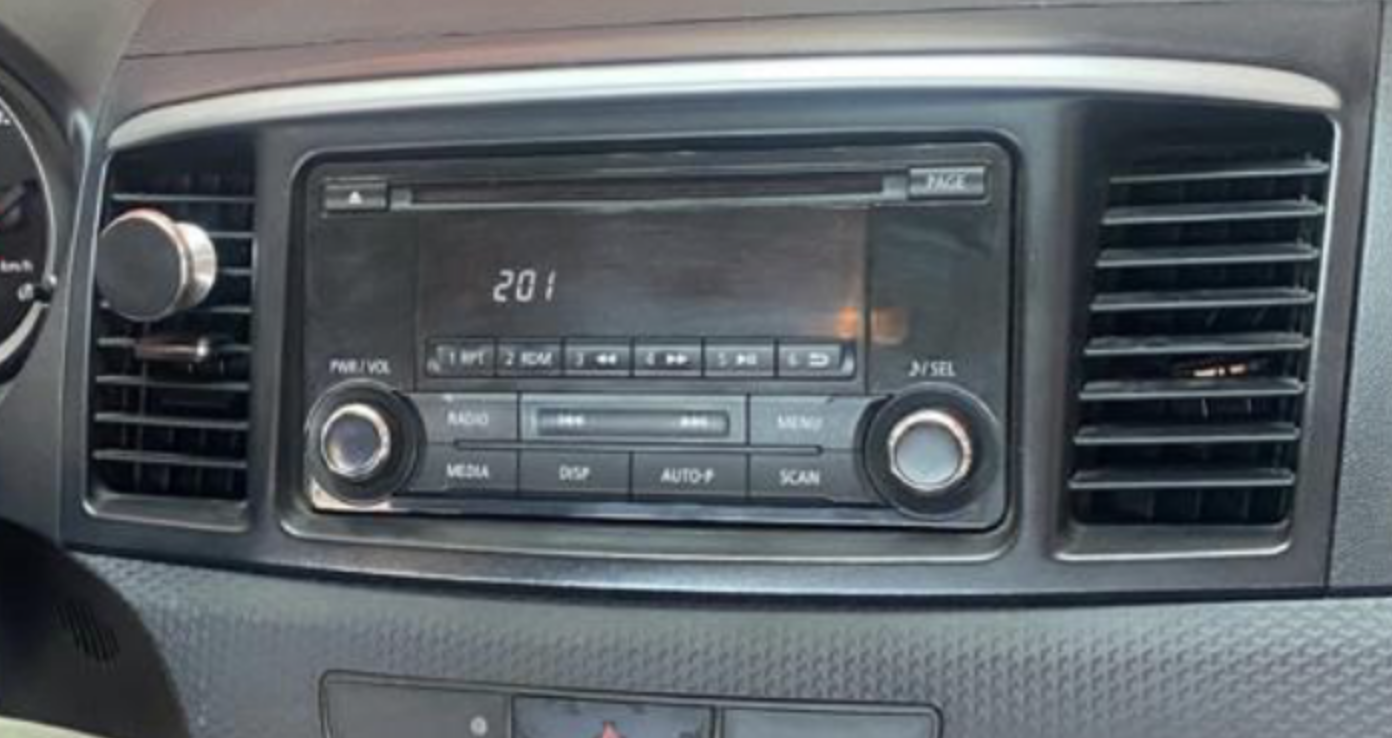 Autoradio d'origine Mitsubishi Lancer Evolution X