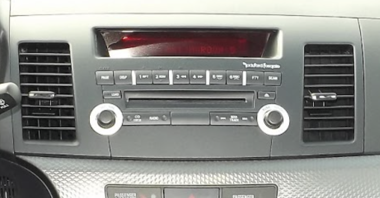 Autoradio d'origine Mitsubishi Lancer Evolution X