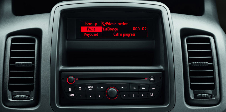 KIT Autoradio écran tactile multimédia Renault Trafic 2007 à 2014 