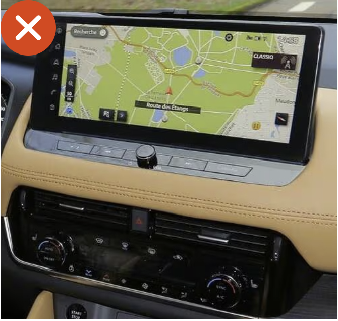Console centrale Nissan X-Trail écran multimédia tableau de bord habitacle moderne