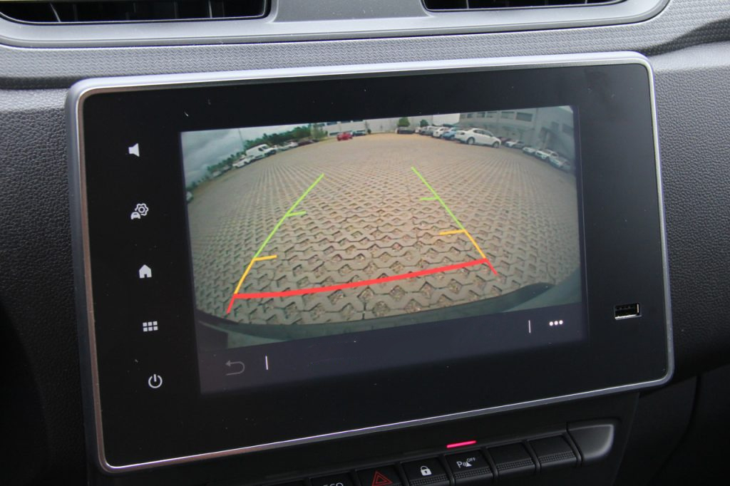 Interface caméra de recul Nissan sur écran tactile d'origine