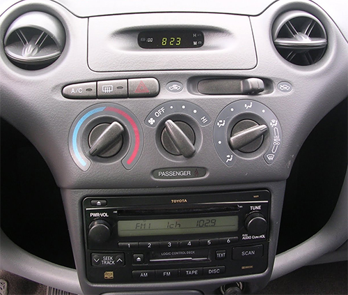 KIT Autoradio multimédia USB/Bluetooth Toyota Yaris 1999 à