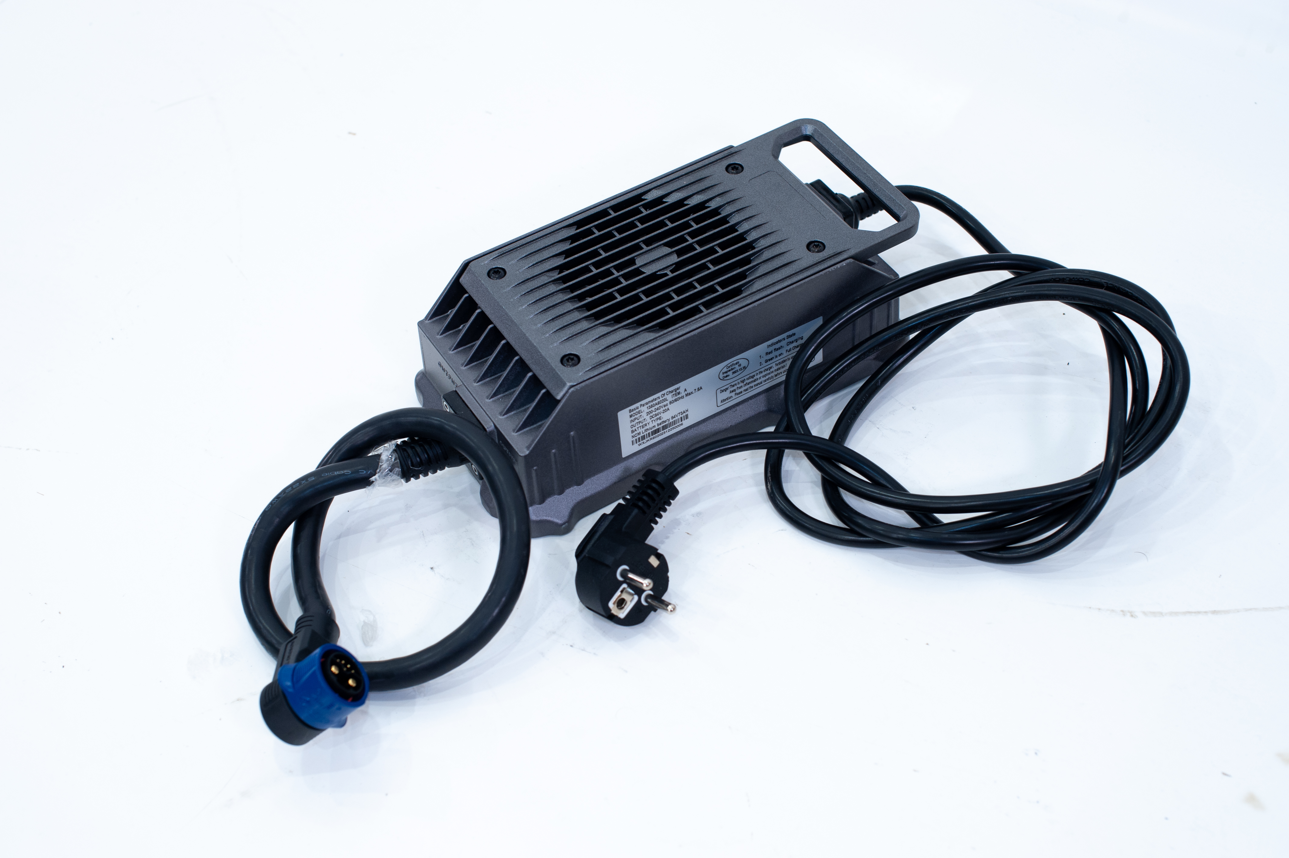 chargeur 84V20A Super Simply125